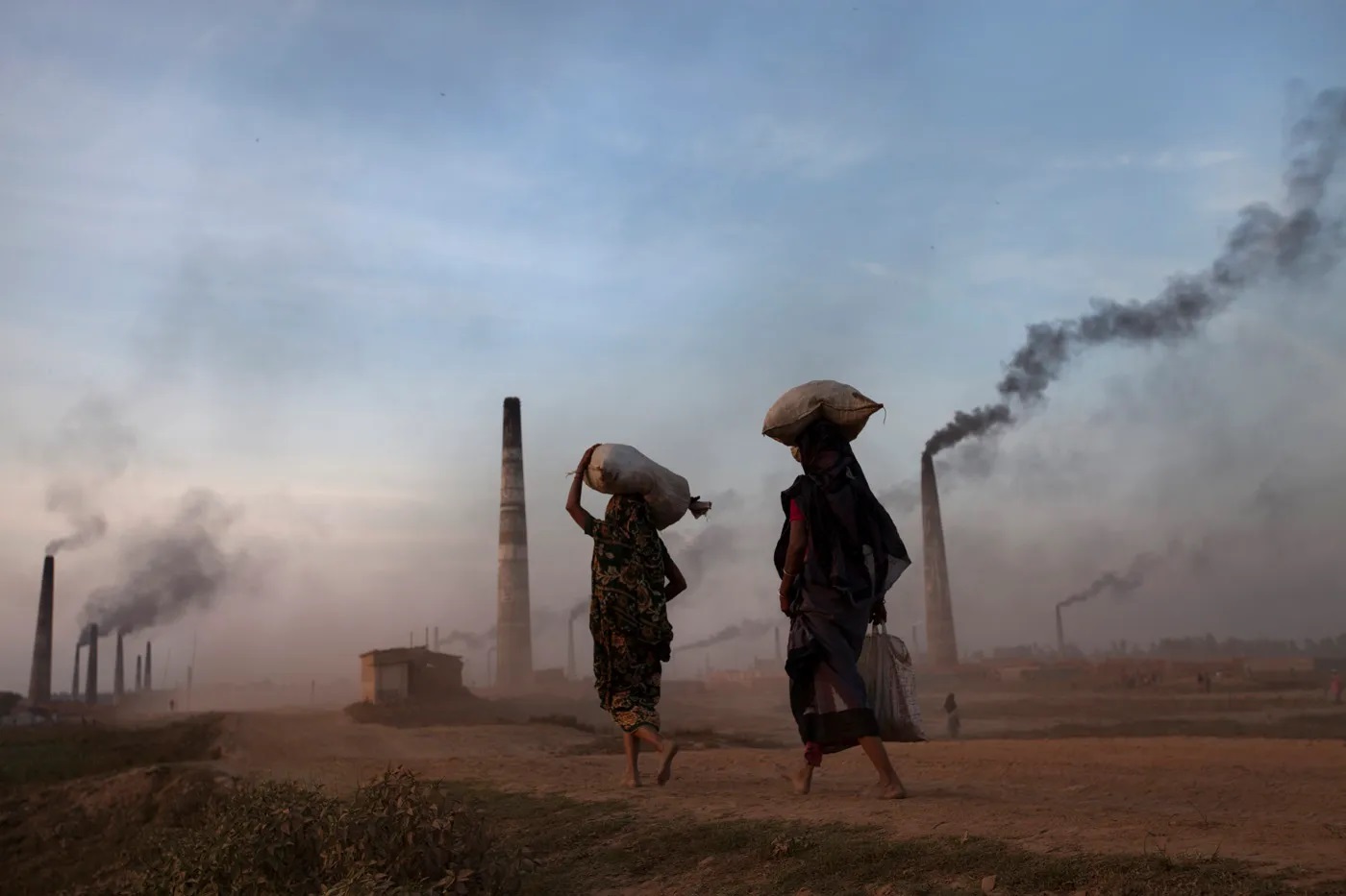 4.4% من إجمالي ناتجها المحلي .. خسائر بنغلاديش جراء التلوث الهوائي