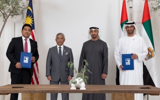 رئيس الدولة وملك ماليزيا يشهدان توقيع اتفاقية بين "أدنوك" و"بتروناس"