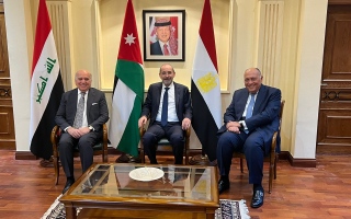 وزراء خارجية الأردن ومصر والعراق يؤكدون مواصلة جهودهم لحل الأزمات الإقليمية