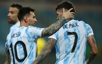 الصورة: الصورة: كأس العالم 2022.. نجم الأرجنتين يكشف حقيقة غيابه أمام هولندا