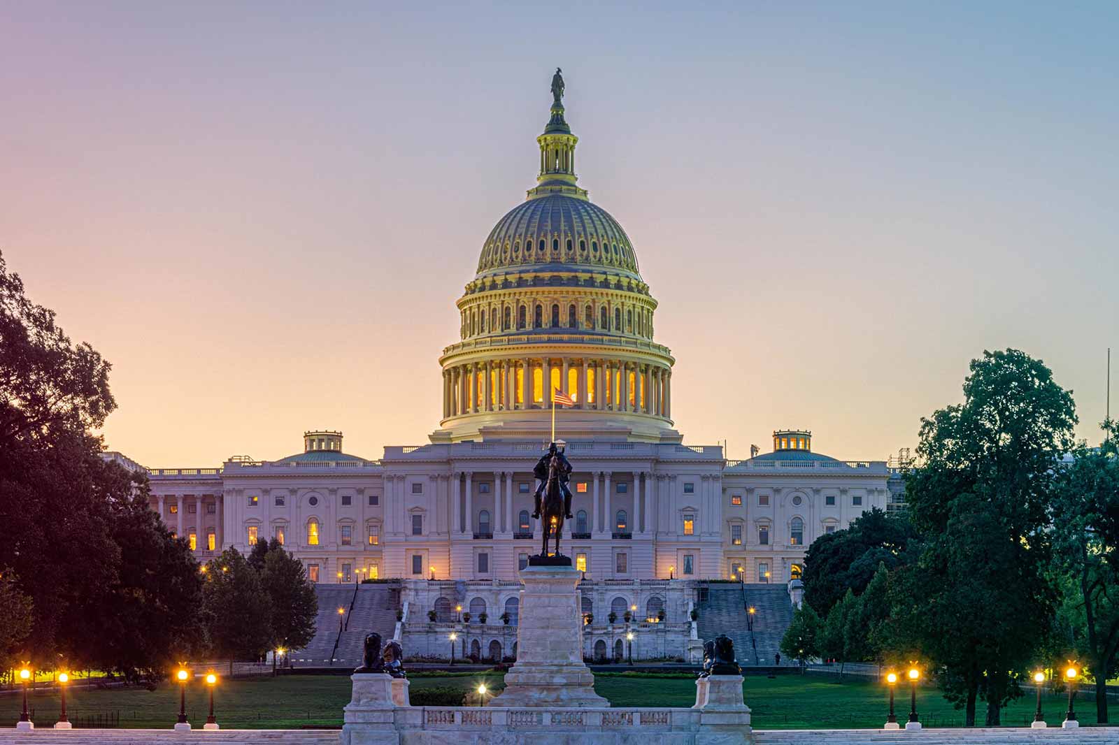 الكونغرس الأمريكي يسابق الوقت لتفادي شلل الإدارات الفدرالية