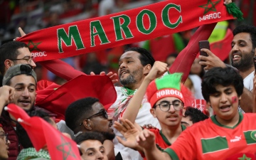 الصورة: الصورة:  الدوحة تتزين بألوان المغرب..حماس جماهيري في استاد البيت قبل قمة فرنسا
