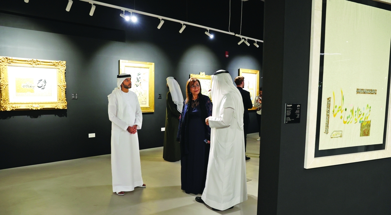 الصورة : المعرض يمثل رحلة مع مفردات الحضارة الإسلامية | تصوير: دينيس مالاري