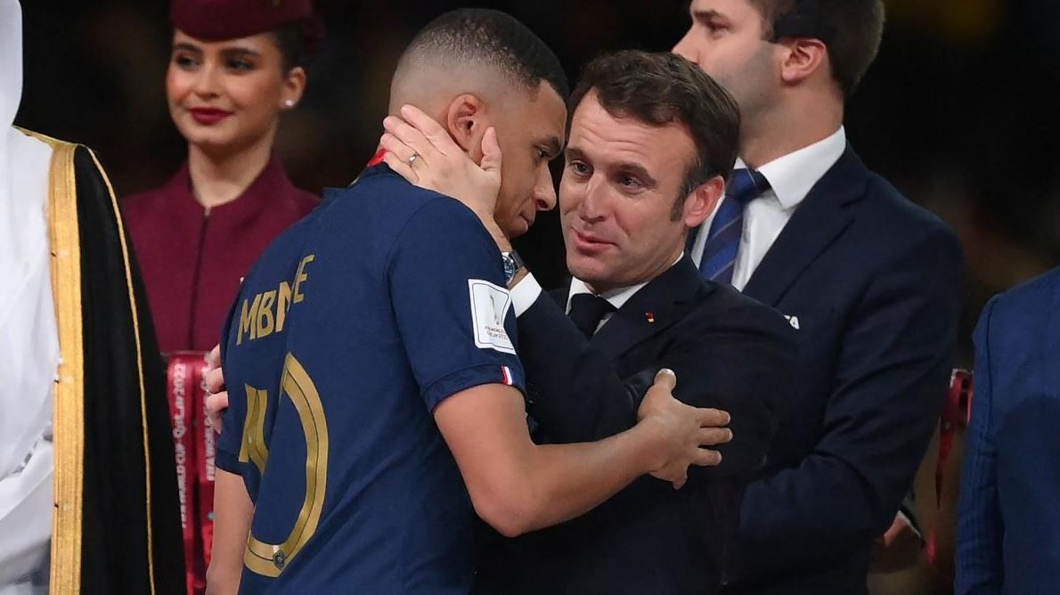 بعد خسارة لقب كأس العالم.. ماكرون يوجه رسالة للاعبي منتخب فرنسا