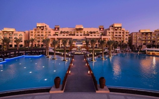 الصورة: الصورة: 3.6 ملايين نزيل في فنادق أبوظبي خلال 11 شهراً بإيرادات 4.7 مليارات درهم
