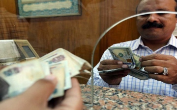 الصورة: الصورة: سعر الدولار اليوم مقابل الجنيه المصري.. صعود رسمي طفيف وانخفاض في السوق السوداء