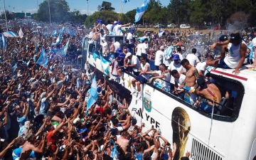 الصورة: الصورة: الأرجنتين تعتذر للجماهير بشدة نيابة عن أبطال العالم