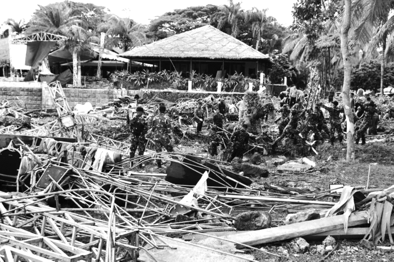 الصورة : 2018 أمواج تسونامي تضرب مضيق سوندا في إندونيسيا، وتتسبب على الأقل في مقتل 437 شخصاً