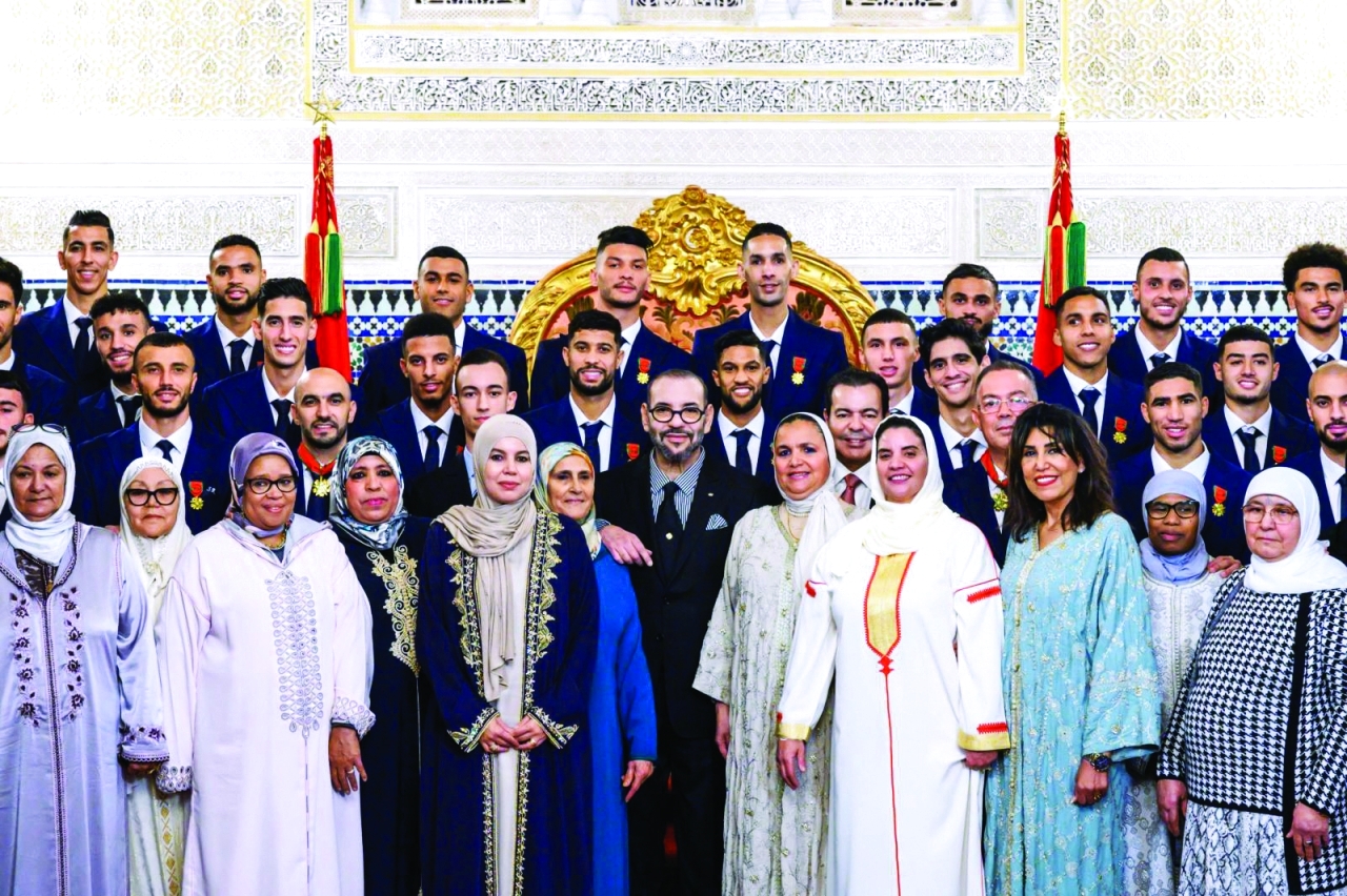 الصورة : محمد السادس مستقبلاً أبطال المنتخب المغربي وأمهاتهم | أ ف ب