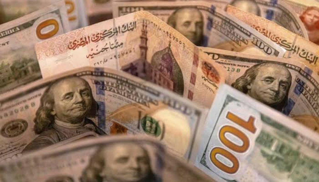 انهيار سعر الدولار مقابل الجنية المصري في السوق السوداء