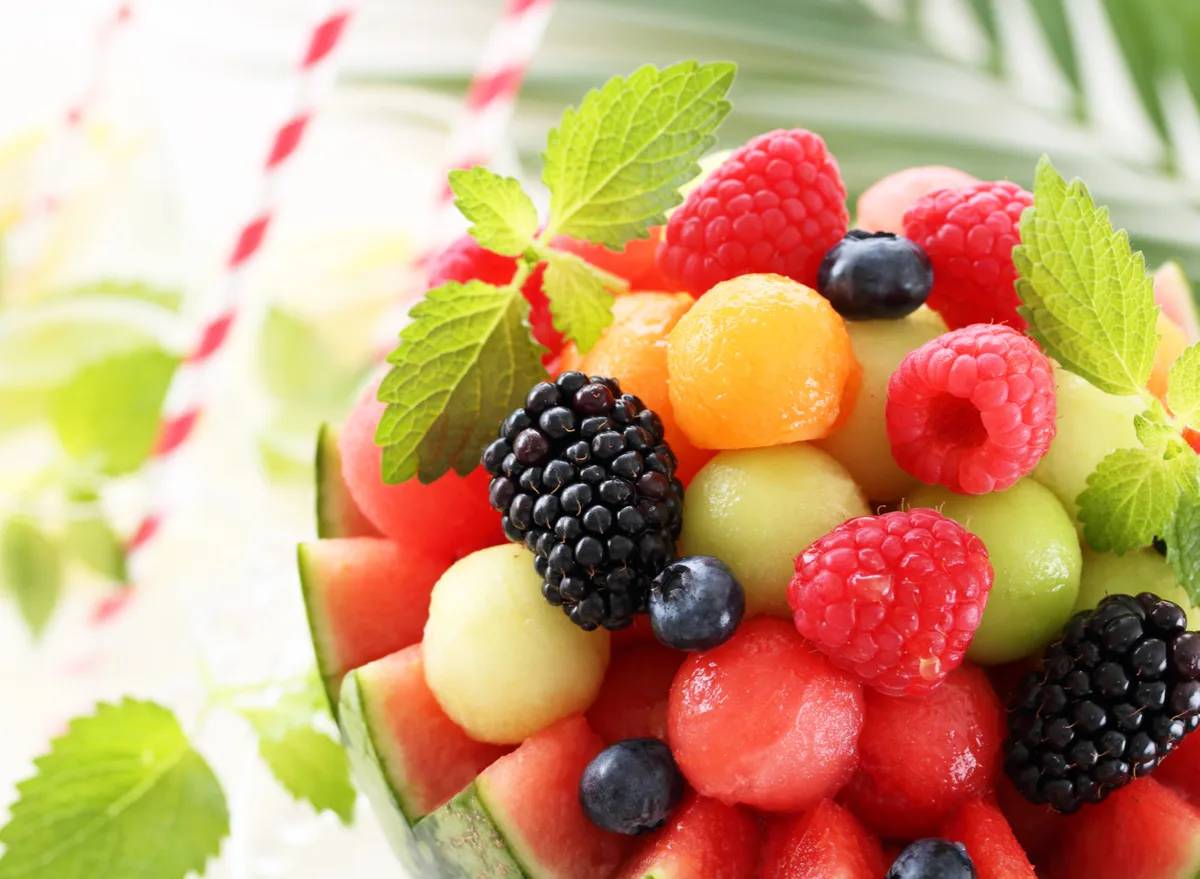 Çfarë ndodh kur hani fruta me stomakun bosh?