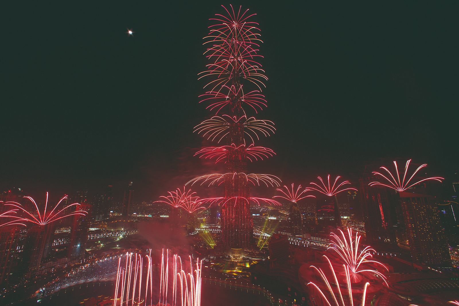 دبي تستقبل العام الجديد بـ 30 عرضاً للألعاب النارية وحفلات موسيقية وعروض الدرون