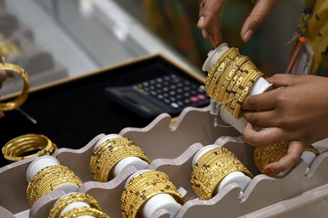 انخفاض أسعار الذهب مع ترقب المستثمرين لمؤشرات جديدة