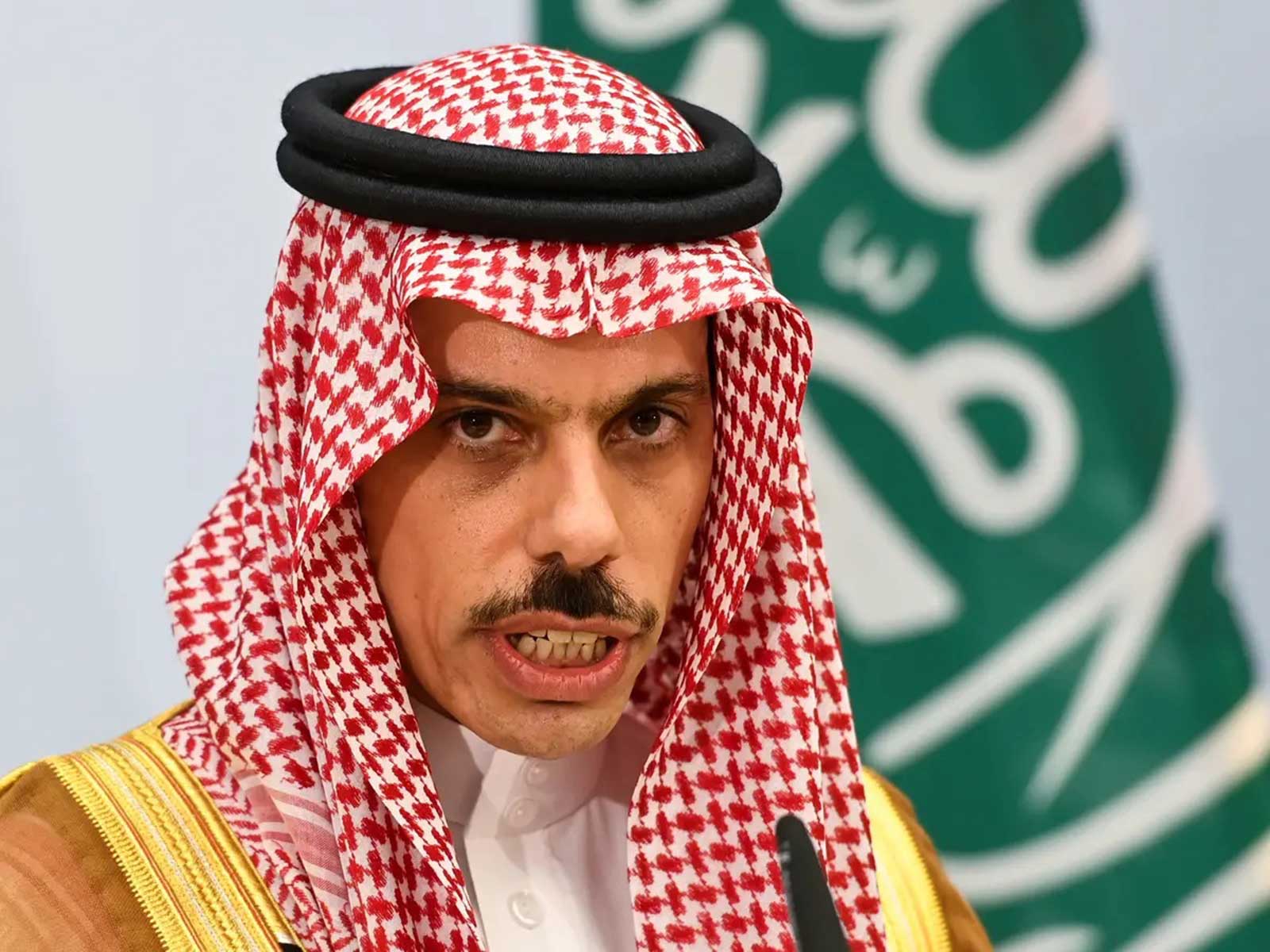 السعودية تؤكد دعم الجهود الرامية لحل أزمة أوكرانيا سياسياً