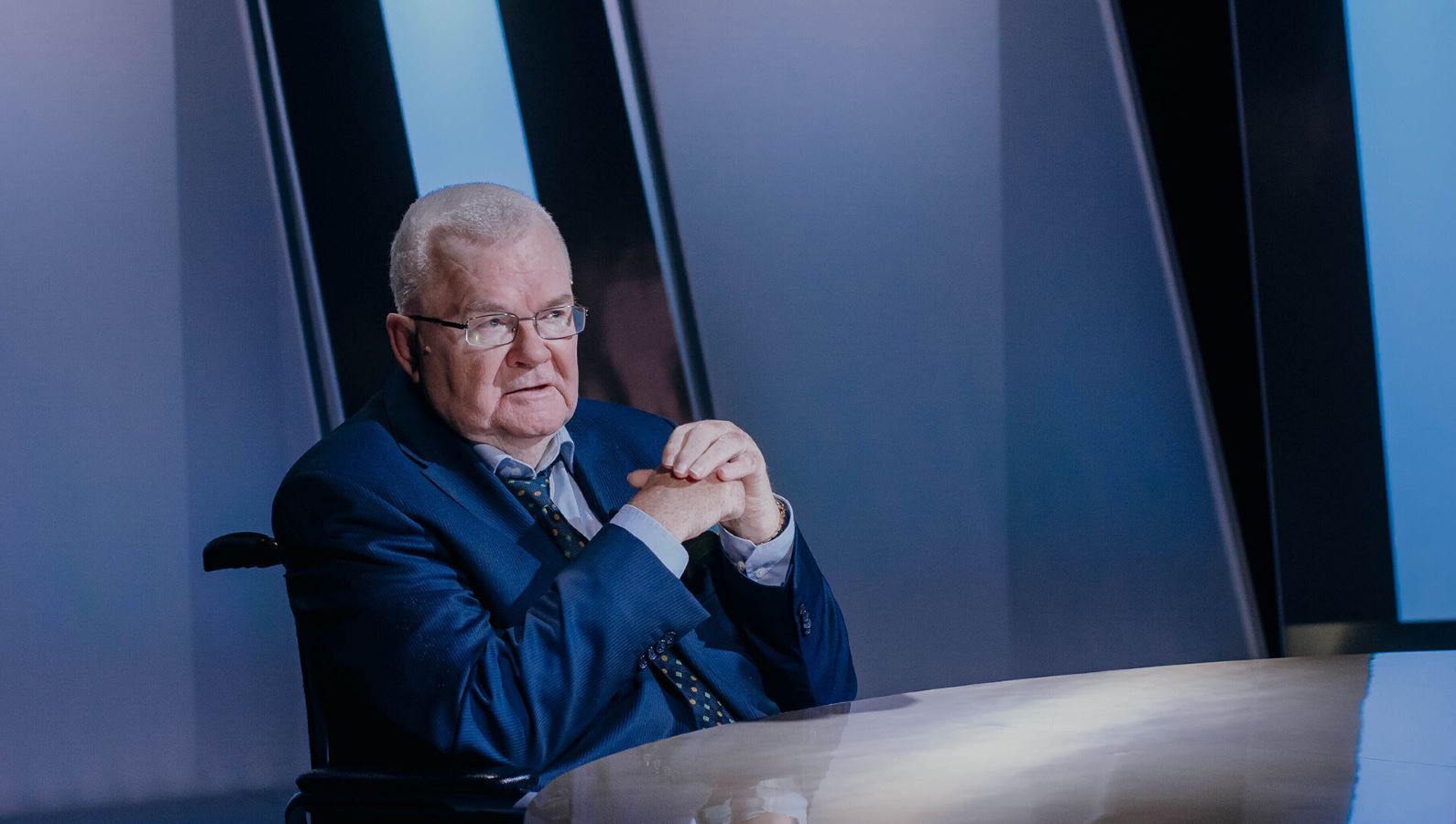 وفاة رئيس وزراء إستونيا الأسبق إدجار سافيسار عن 72 عاماً