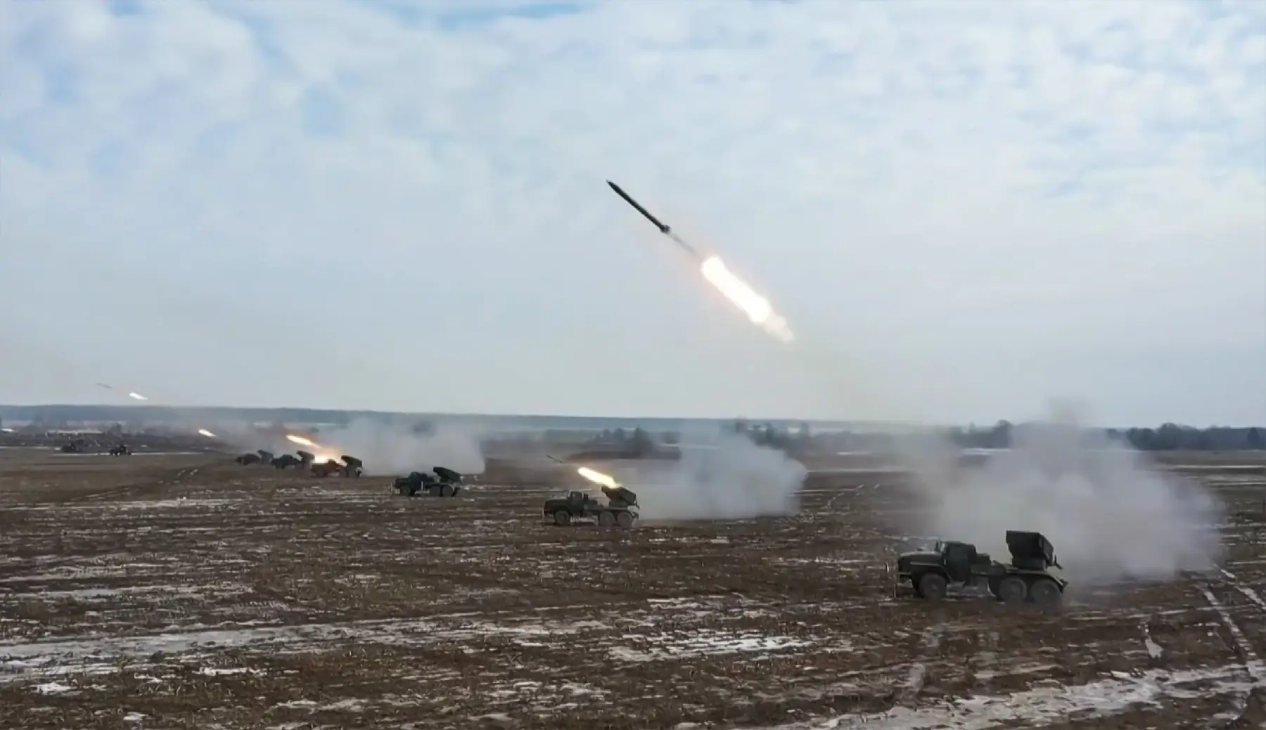 أوكرانيا تعلن إسقاط 12 صاروخاً أطلقتها روسيا