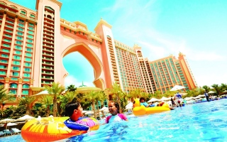 الصورة: الصورة: الإمارات مطلع 2023.. زخم نوعي في السياحة والتجزئة