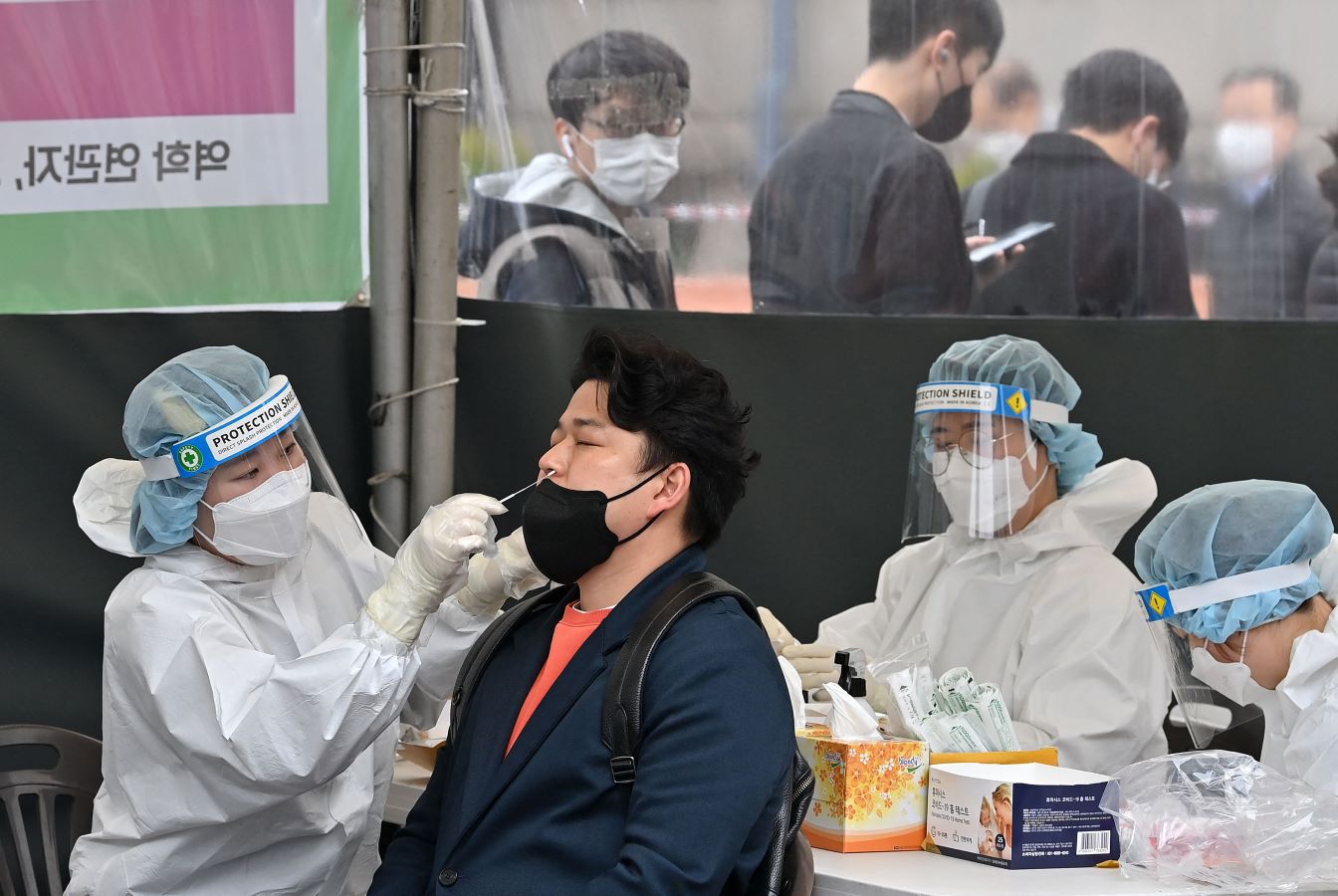 الإصابات اليومية بكورونا تتخطى 80 ألف حالة في كوريا الجنوبية