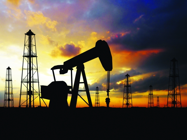 النفط يهوي 3.5 % متأثراً بتوقعات الطلب في الصين والنمو العالمي