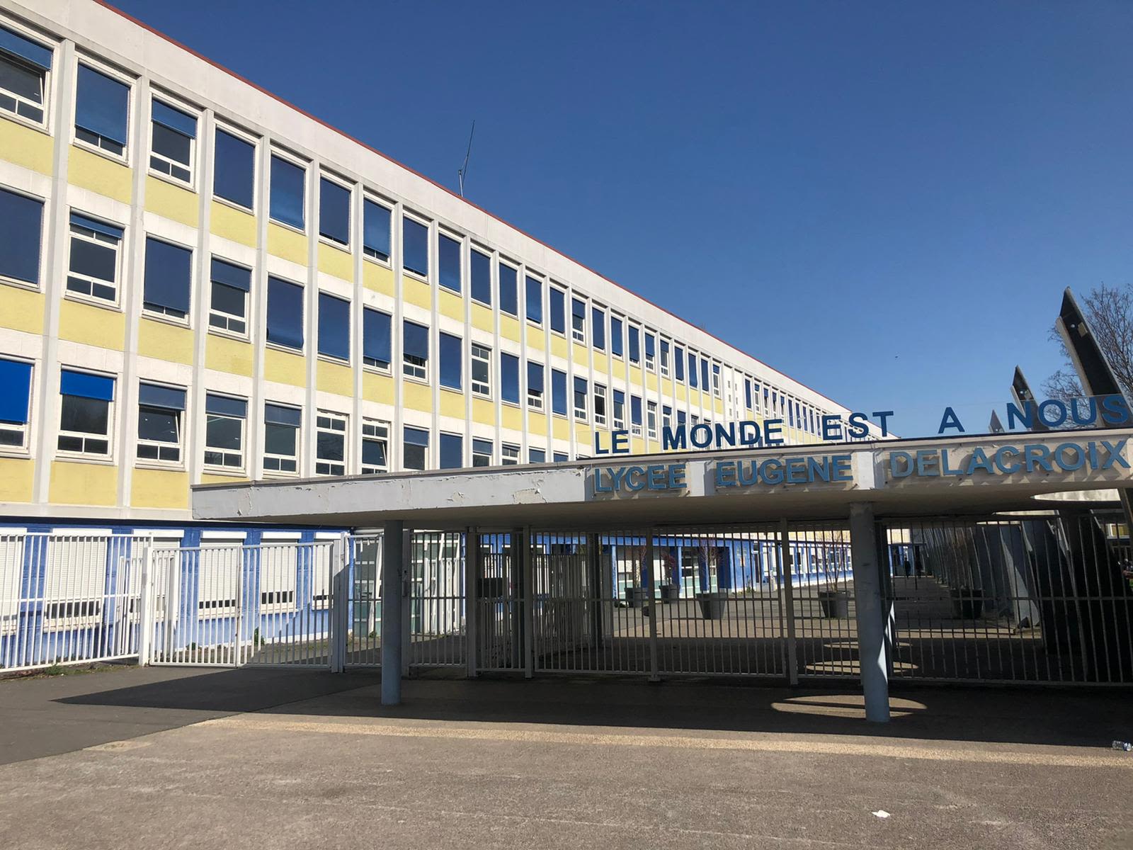 فرنسا تجلي تلاميذ 20 مدرسة بسبب تهديدات إلكترونية