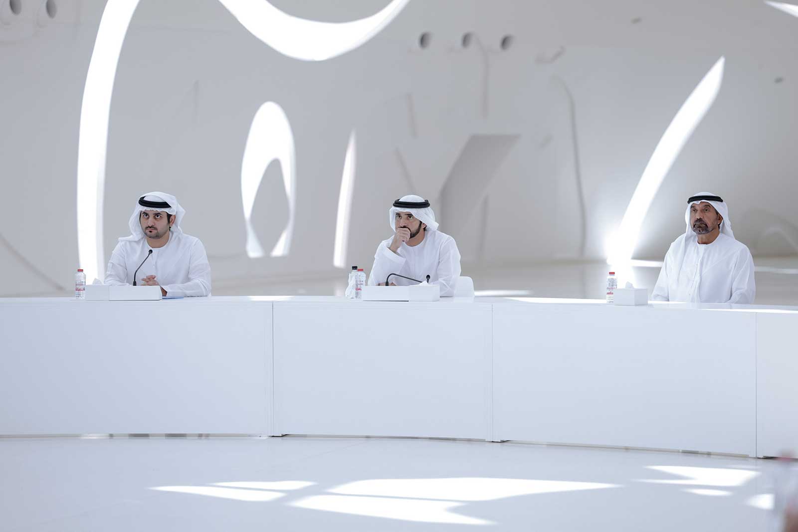 حمدان بن محمد ومكتوم بن محمد يستعرضان آليات تنفيذ أجندة دبي الاقتصادية