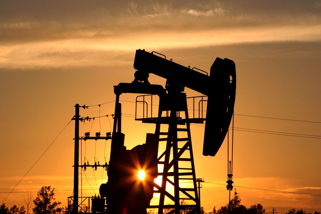ارتفاع طفيف في أسعار النفط وسط توقعات بزيادة الطلب العام المقبل