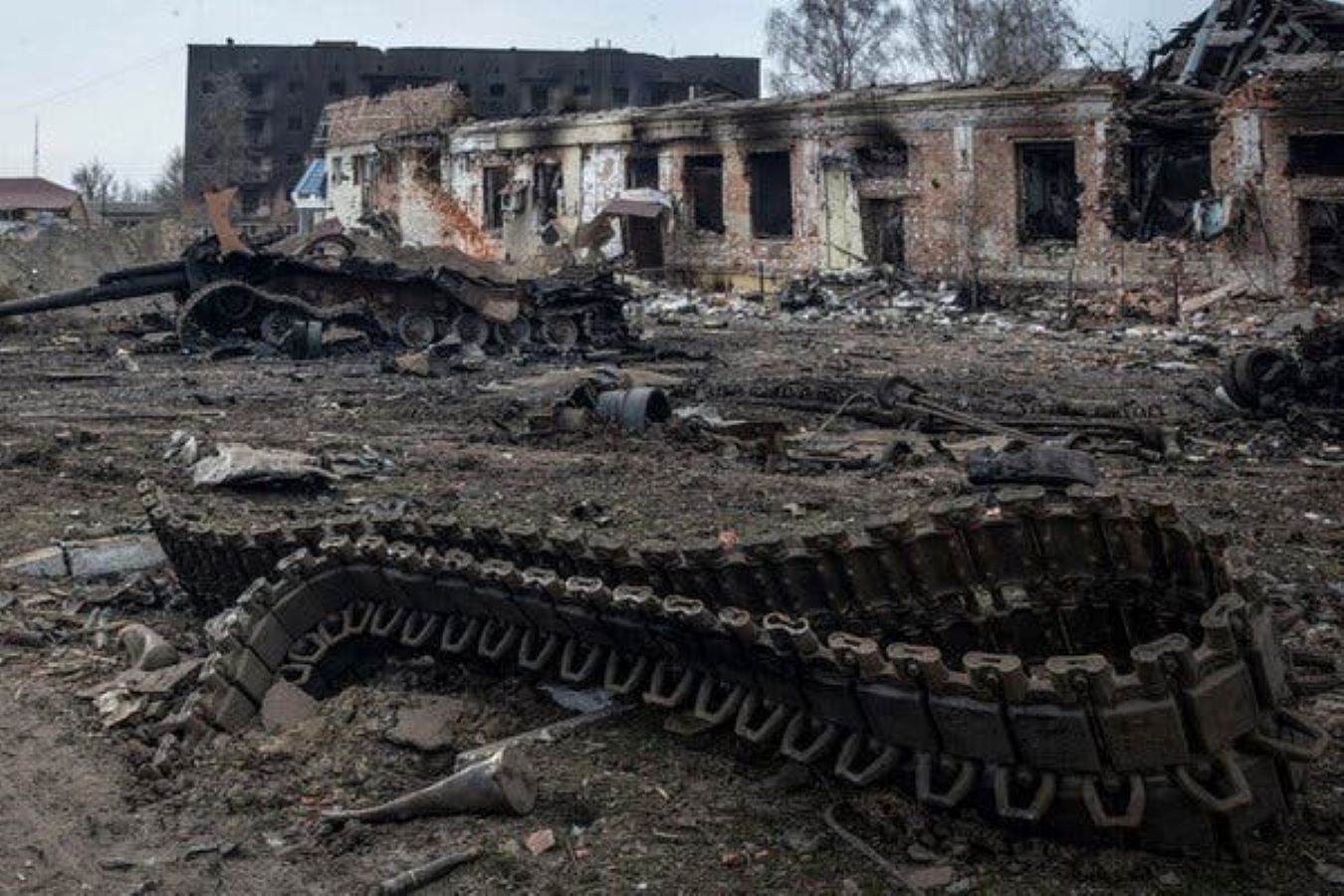 بين ادعاءي السيطرة والصمود.. القتال في سوليدار بشرق أوكرانيا يحتدم