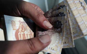 الصورة: الصورة: الجنيه المصري يتراجع إلى مستوى تاريخي أمام الدولار