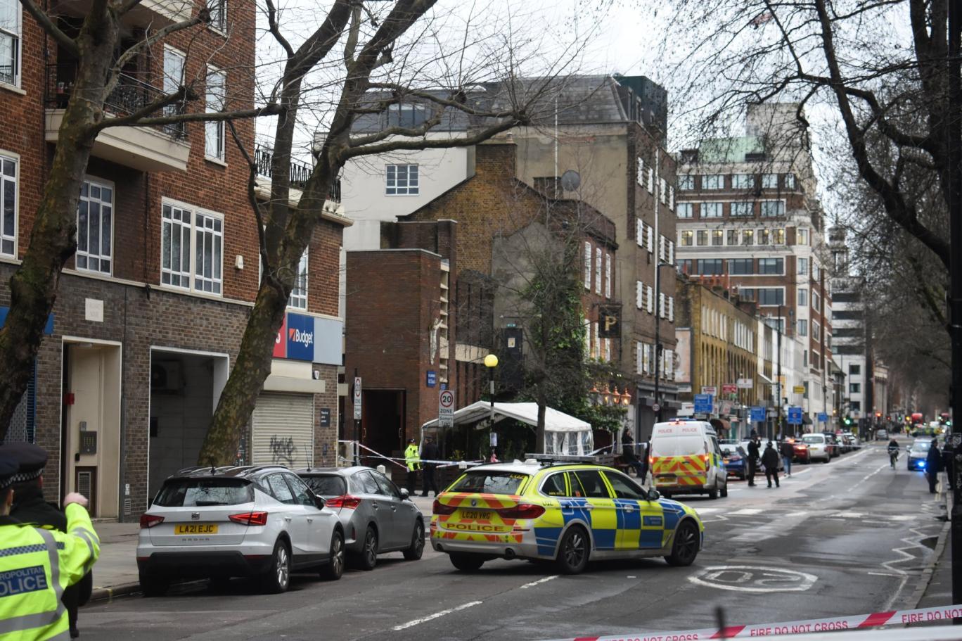 إصابة 3 نساء وطفلة في إطلاق نار وسط لندن