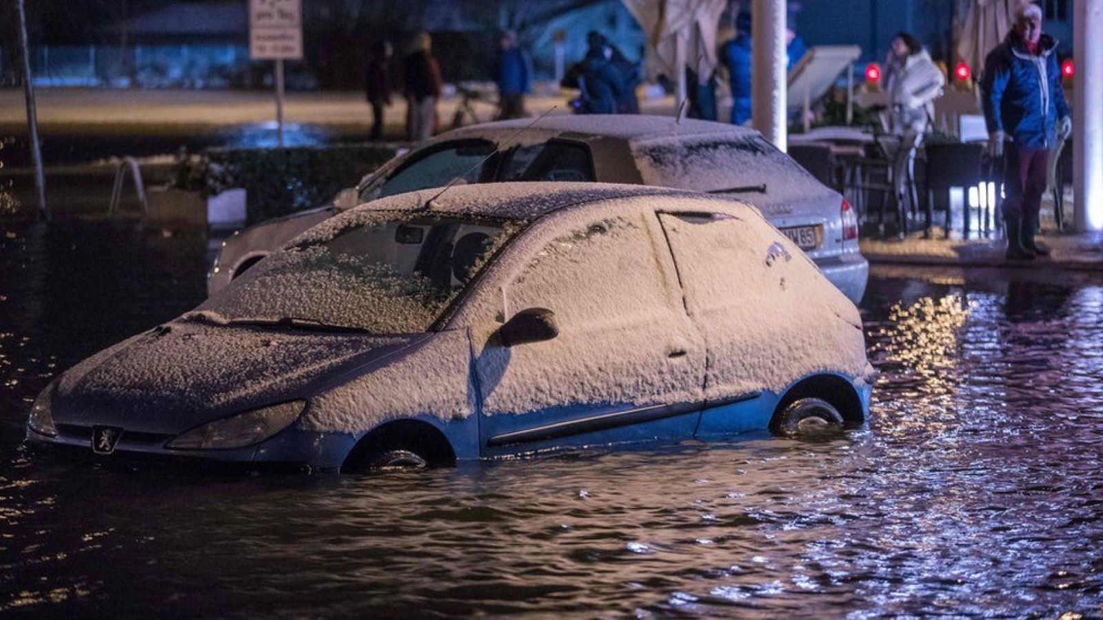 صورة ألمانيا تحذر من فيضان “عرام العواصف” من بحر الشمال