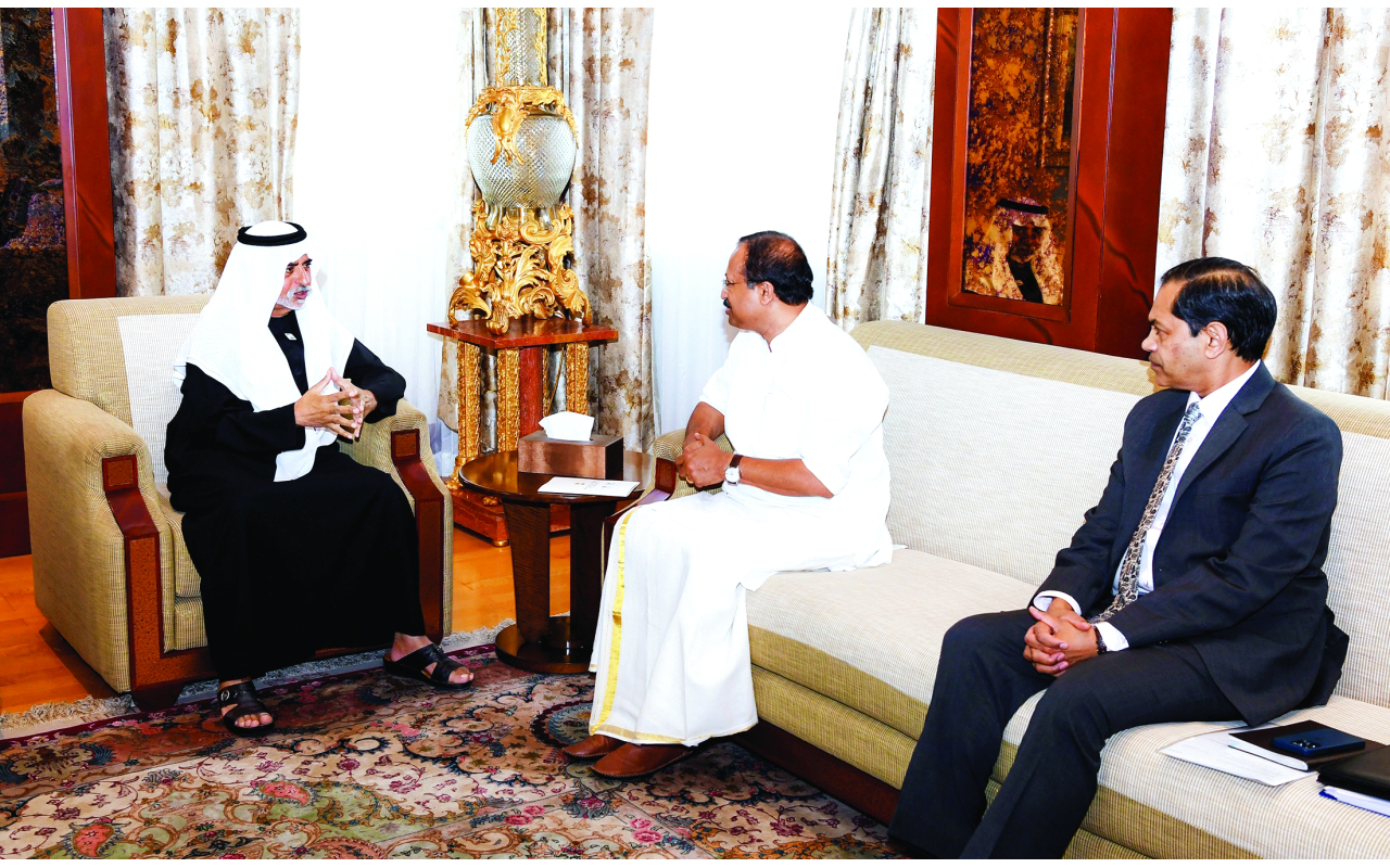الصورة : نهيان بن مبارك خلال استقبال وزير الدولة للشؤون الخارجية الهندي | وام