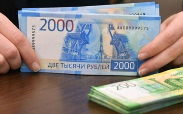 الصورة: الصورة: الروبل الروسي يرتفع أمام الدولار واليورو