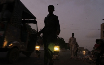 الصورة: الصورة: وزارة الطاقة الباكستانية تعلن عودة التيار الكهربائي بعد انقطاع كامل في أنحاء البلاد