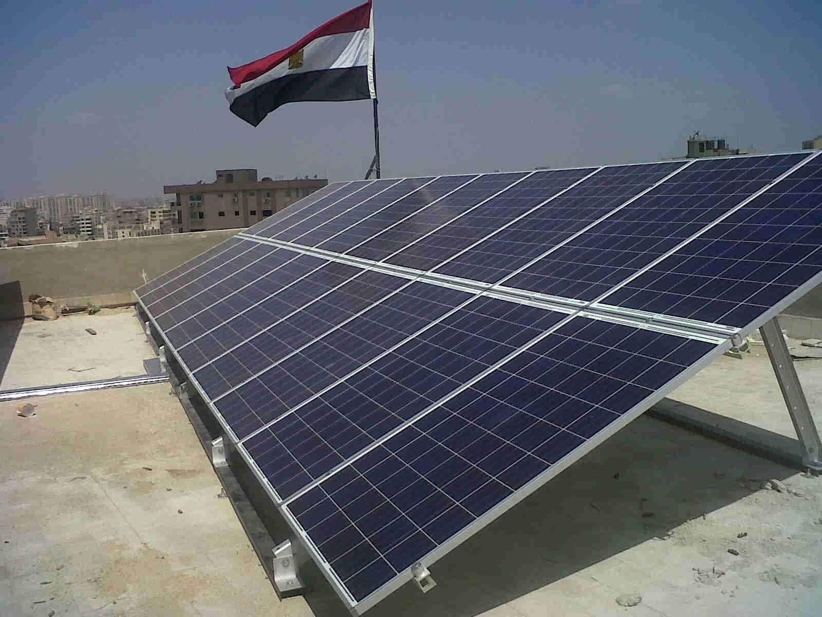 مصر تفتتح محطة للطاقة الشمسية بمطار القاهرة