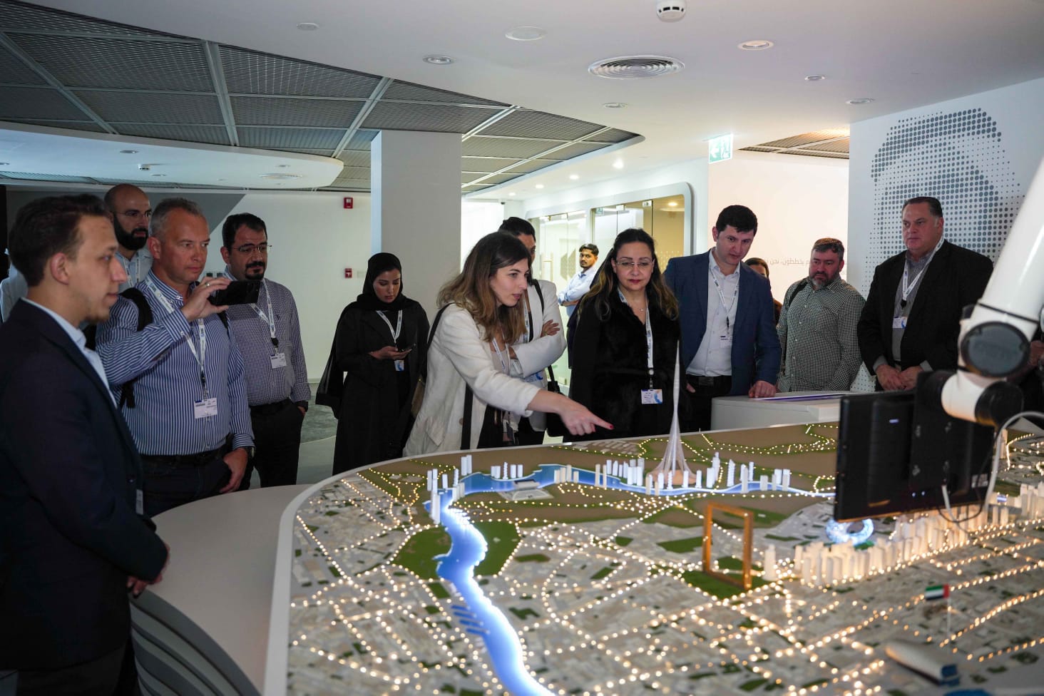 المشاركون في منتدى دبي العالمي لإدارة المشاريع يزورون معالم دبي