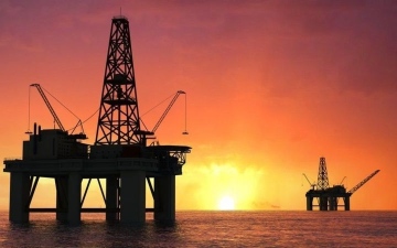الصورة: الصورة: انخفاض أسعار النفط بفعل عمليات جني الأرباح