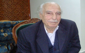 الصورة: الصورة: وفاة الشاعر والناقد السوري نذير العظمة عن 93 عاماً