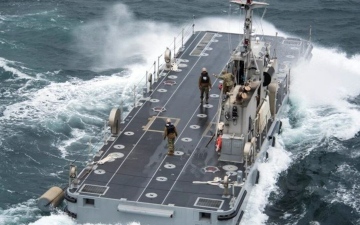 الصورة: الصورة: البحرية الأمريكية والكورية الجنوبية والبريطانية تجري تدريباً مشتركاً
