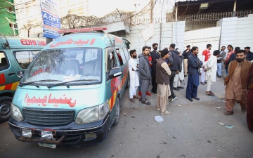 الصورة: الصورة: بفارق ساعات.. مصرع 41 شخصاً بحادثين في باكستان