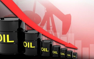 النفط ينخفض 2% عند التسوية مع اقتراب رفع الفائدة الأمريكية