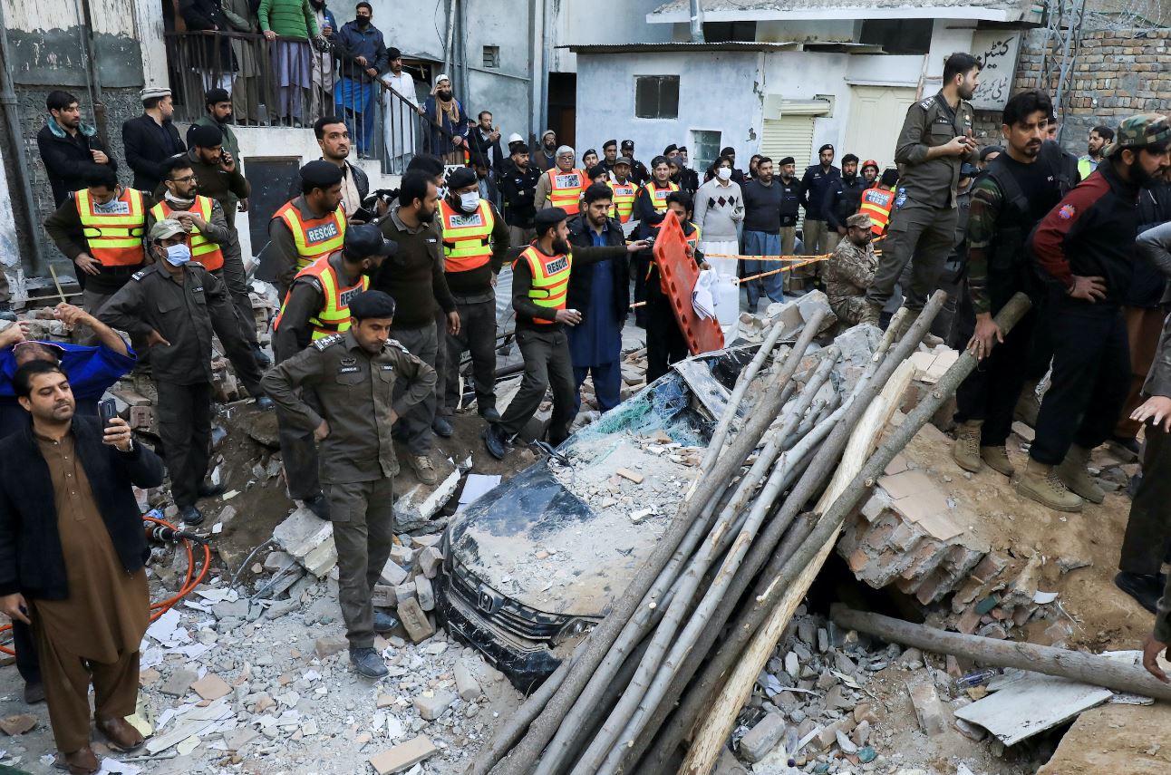 ارتفاع عدد قتلى انفجار مسجد بباكستان إلى 83 شخصاً
