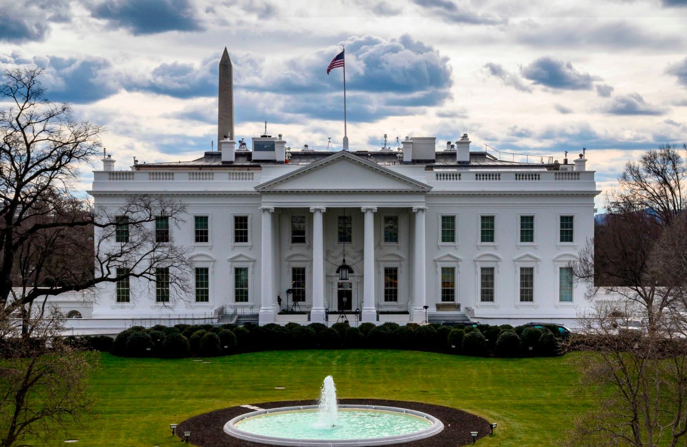 البيت الأبيض يعتزم إنهاء حالة الطوارىء الصحية الخاصة بكوفيد في مايو
