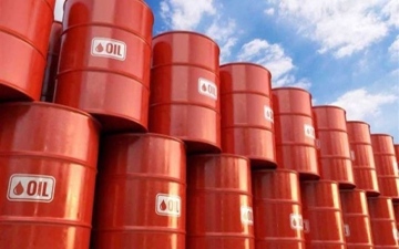 الصورة: الصورة: النفط يتراجع بفعل مخاوف رفع الفائدة وتدفقات الصادرات الروسية