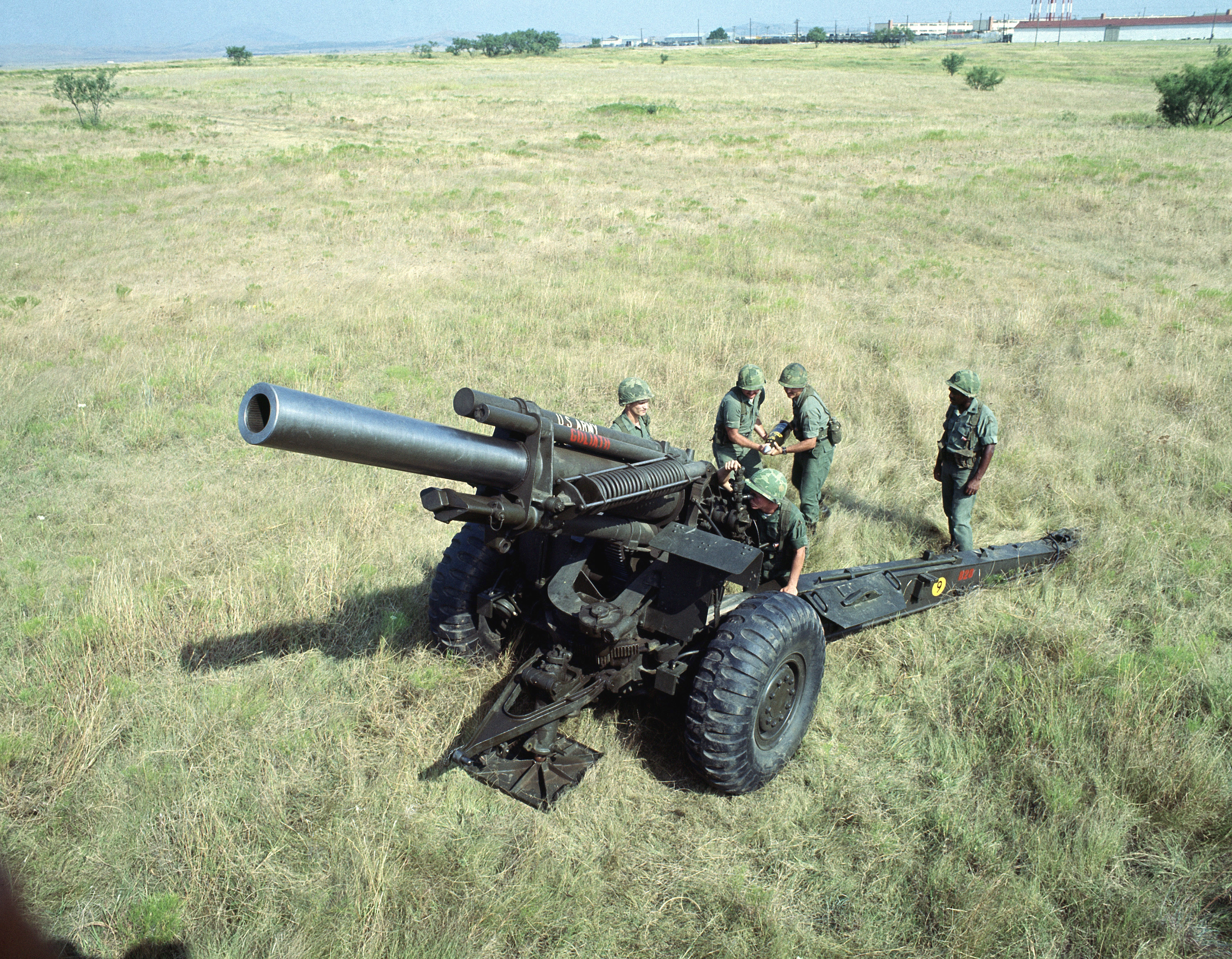 فرنسا تسلم أوكرانيا 12 مدفع هاوتزر من طراز قيصر