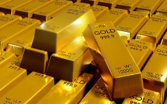 الصورة: الصورة: الذهب ينخفض وينتظر قرار الاحتياطي الأمريكي