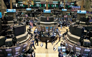 الصورة: الصورة: مؤشرات الأسهم الأمريكية تغلق على صعود