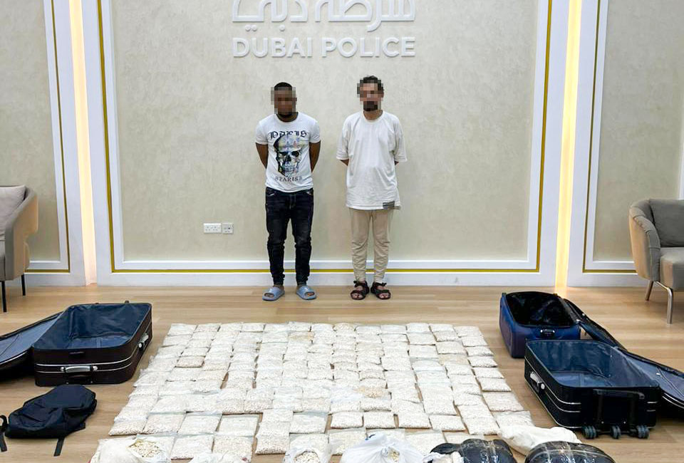 شرطة دبي تضبط 28 متهماً حاولوا ترويج 111 كيلوجراماً من المخدرات في الدولة