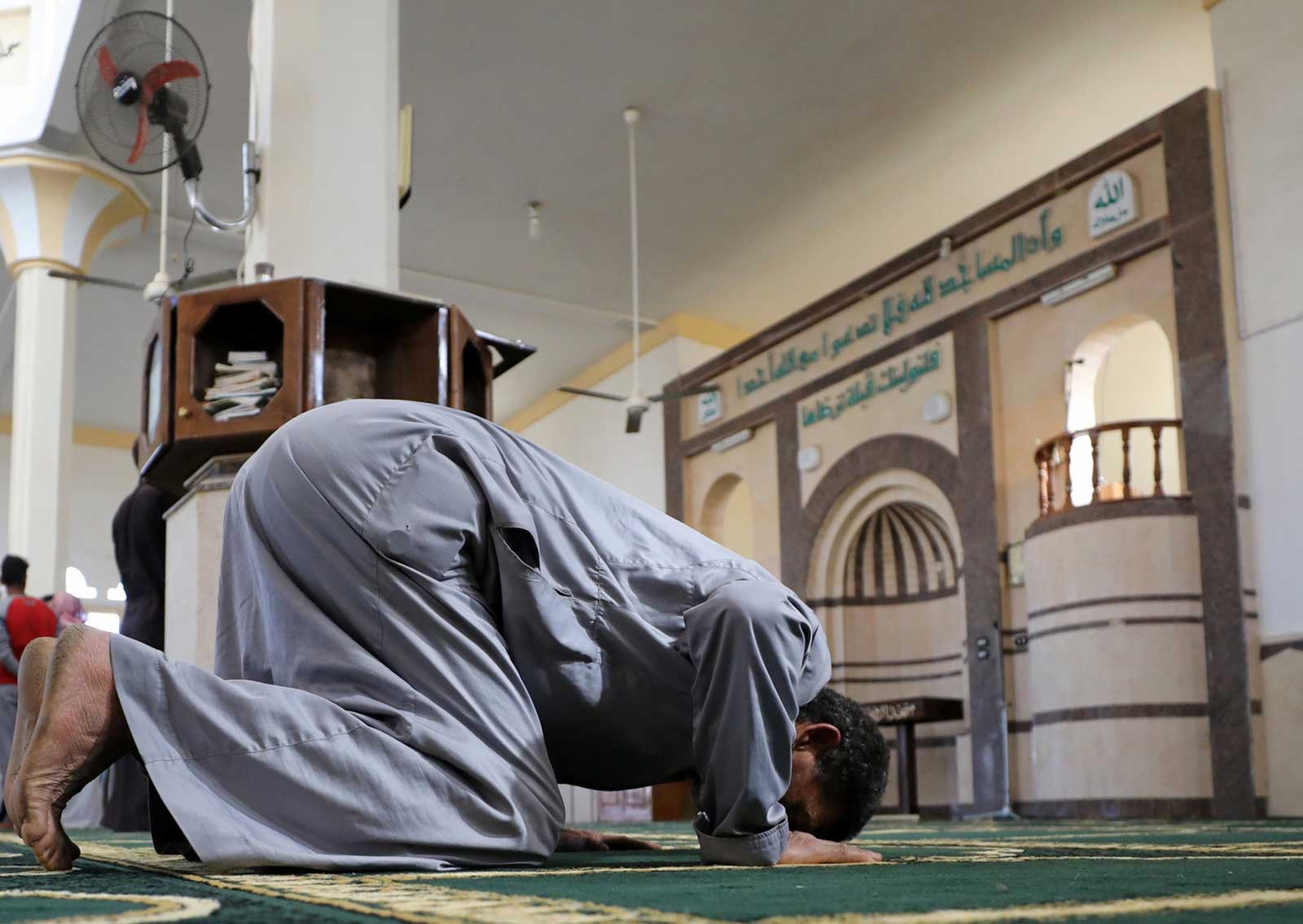 هل ألزمت مصر المصلين بسداد فواتير كهرباء المساجد؟