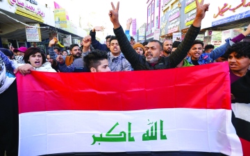 الصورة: الصورة: تظاهرات في العراق احتجاجاً على انهيار العملة