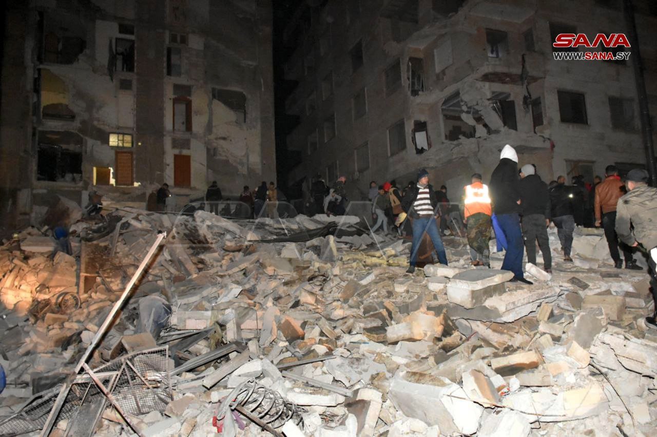 انهيار أكثر من 20 مبنى في مدينتي حلب وإدلب السوريتين جراء زلزال تركيا